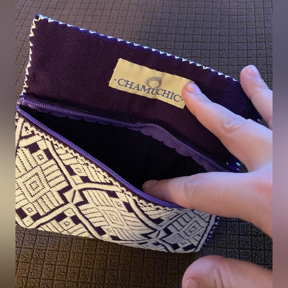 CHAMUCHIC Hand Woven Hand clutch - Picture 3 of 5